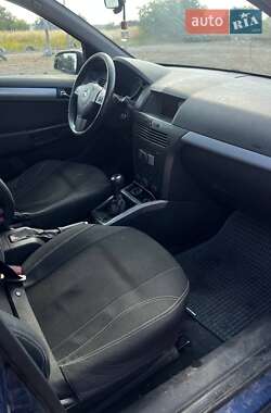 Хэтчбек Opel Astra 2005 в 