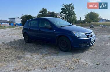 Хэтчбек Opel Astra 2005 в 