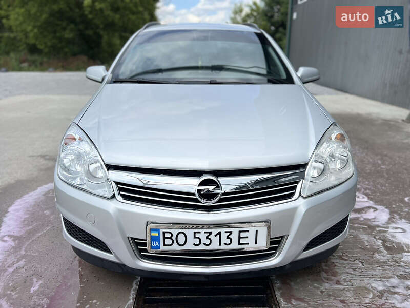 Універсал Opel Astra 2009 в Острозі