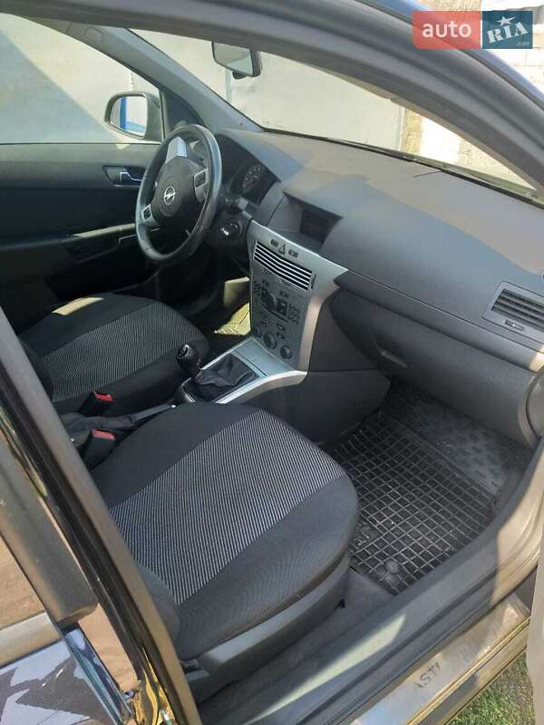 Универсал Opel Astra 2011 в Змиеве