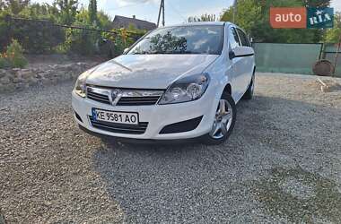 Універсал Opel Astra 2013 в Дніпрі
