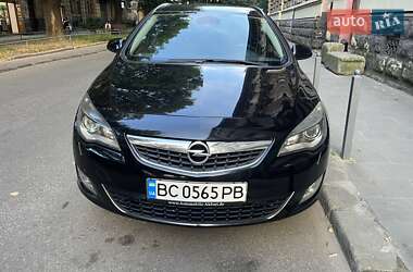 Универсал Opel Astra 2011 в Львове
