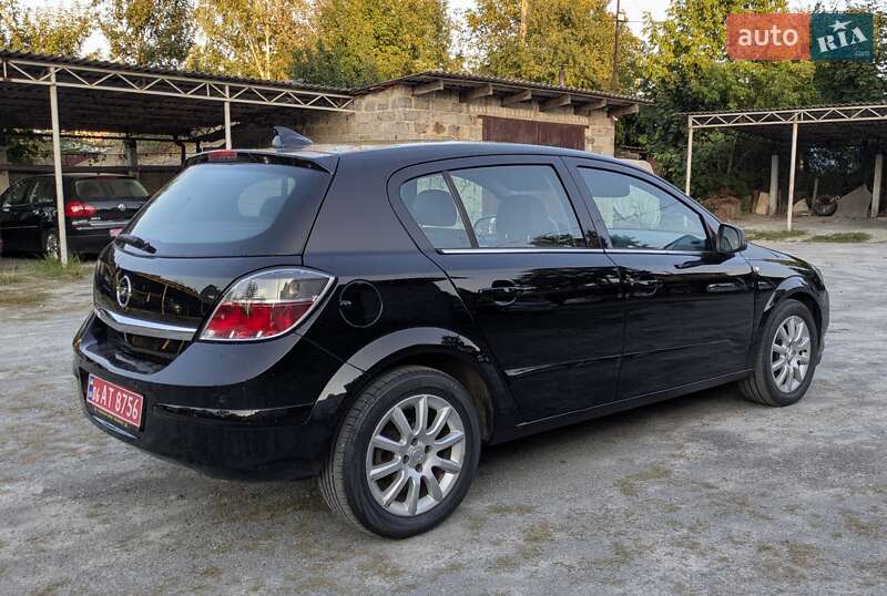 Хэтчбек Opel Astra 2009 в Звягеле