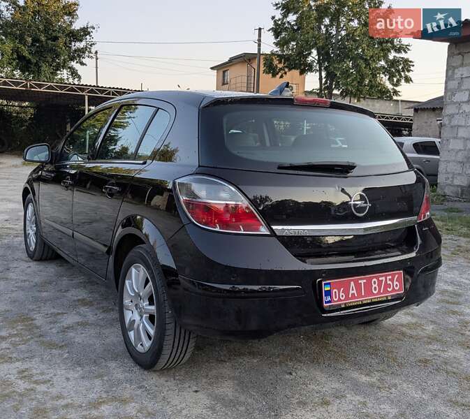 Хэтчбек Opel Astra 2009 в Звягеле