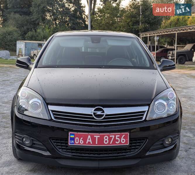 Хэтчбек Opel Astra 2009 в Звягеле