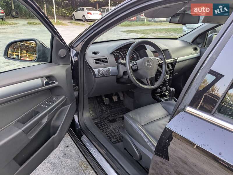 Хэтчбек Opel Astra 2009 в Звягеле