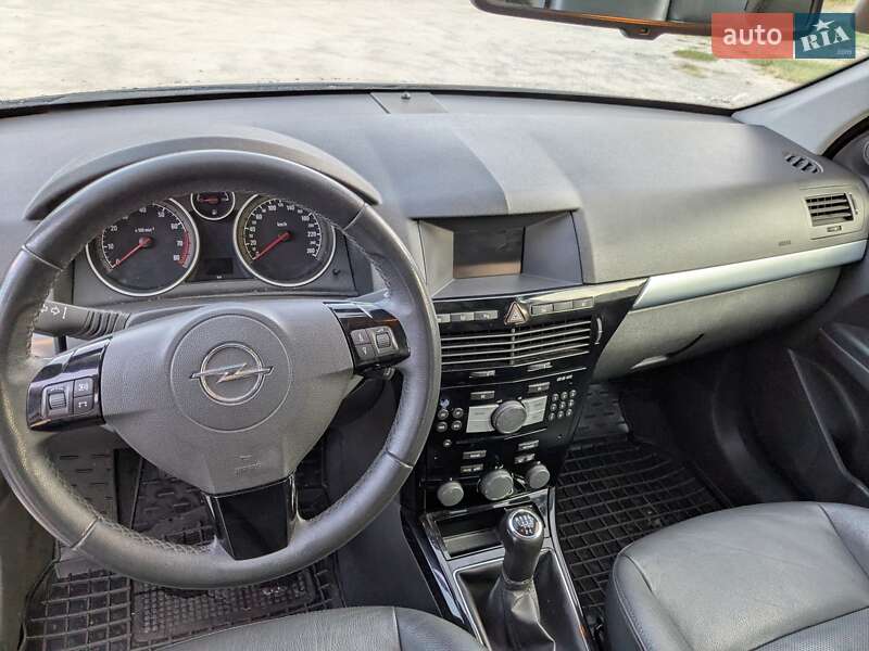 Хэтчбек Opel Astra 2009 в Звягеле