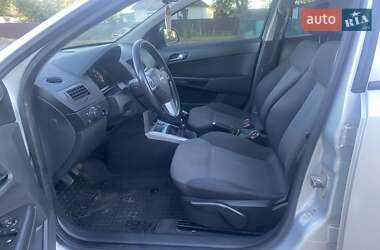 Хэтчбек Opel Astra 2012 в 