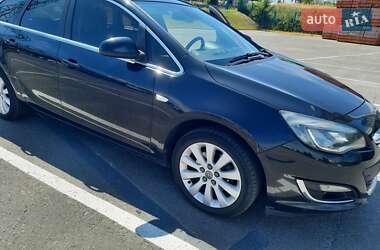 Универсал Opel Astra 2015 в Ужгороде