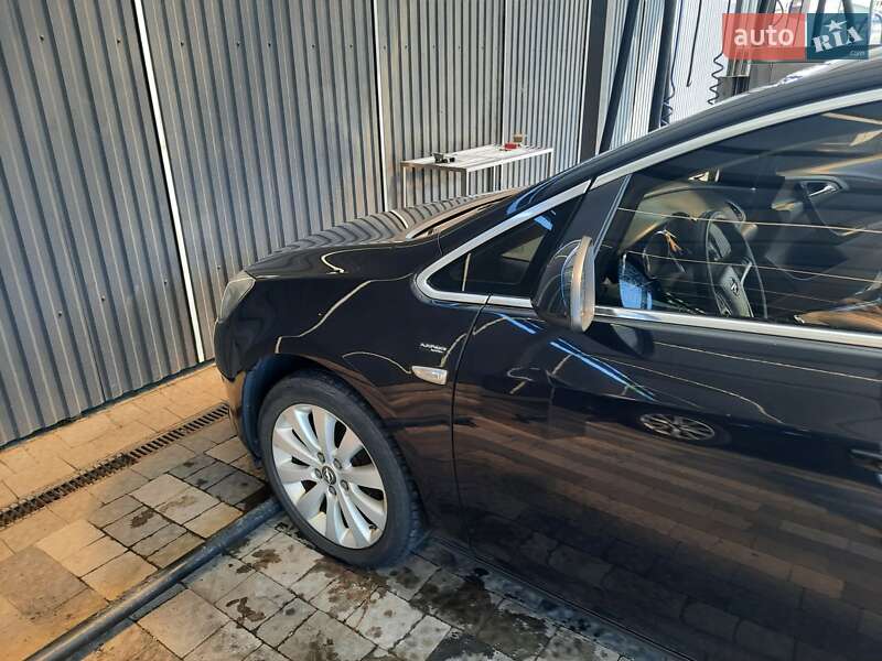 Универсал Opel Astra 2015 в Ужгороде