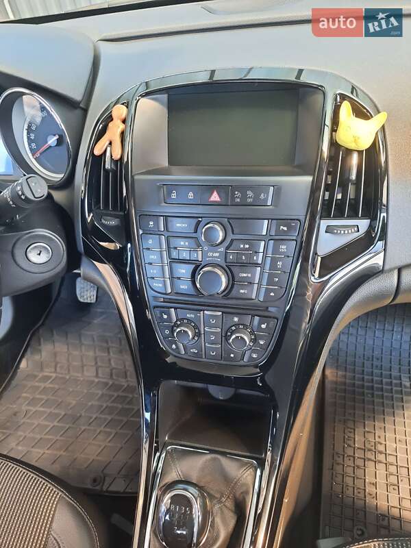 Универсал Opel Astra 2015 в Ужгороде