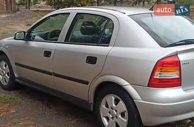 Хэтчбек Opel Astra 2002 в 