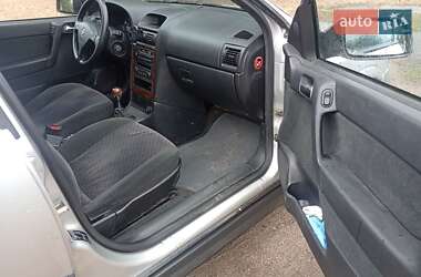 Хэтчбек Opel Astra 2002 в 