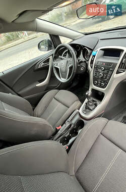 Универсал Opel Astra 2011 в 