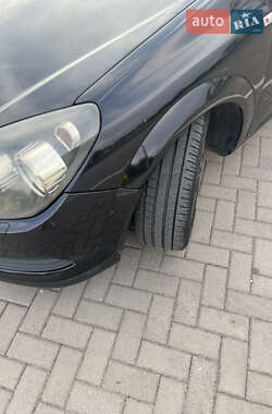 Хэтчбек Opel Astra 2005 в 