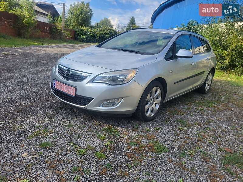 Универсал Opel Astra 2011 в Межгорье