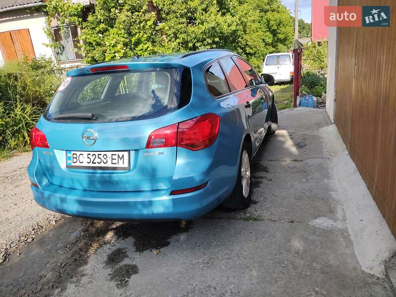 Універсал Opel Astra 2012 в Львові