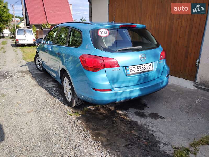 Універсал Opel Astra 2012 в Львові