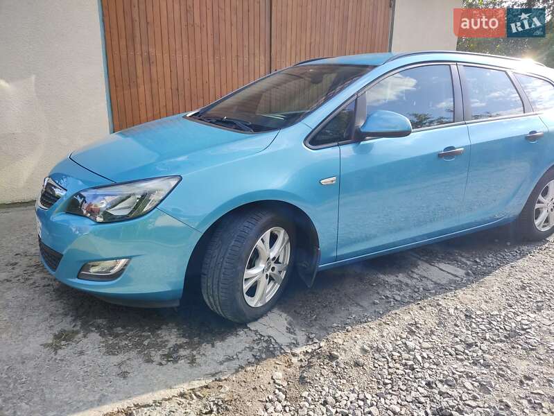 Універсал Opel Astra 2012 в Львові