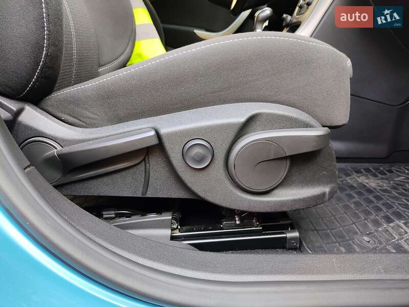 Універсал Opel Astra 2012 в Львові