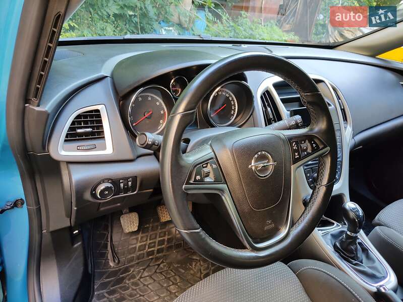 Універсал Opel Astra 2012 в Львові
