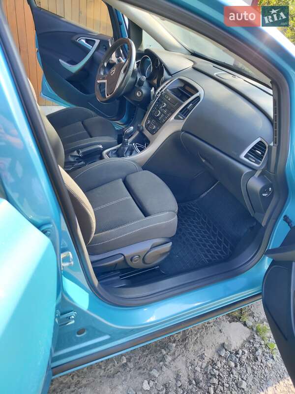 Універсал Opel Astra 2012 в Львові