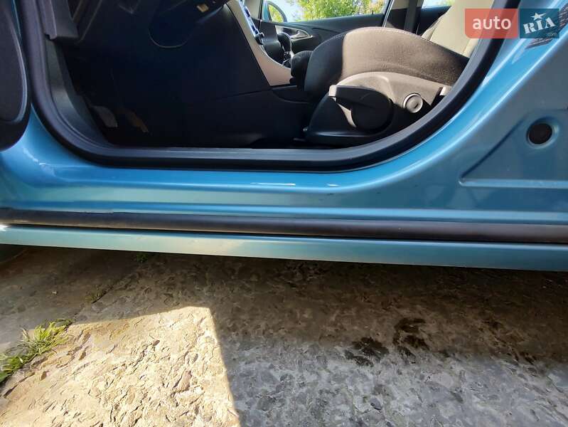 Універсал Opel Astra 2012 в Львові