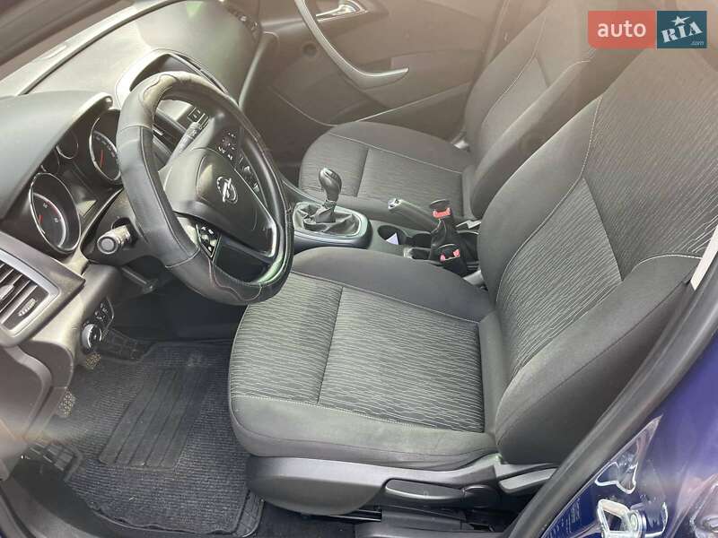 Универсал Opel Astra 2013 в Красилове