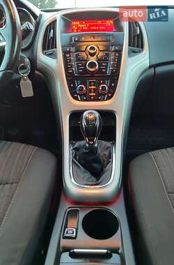 Универсал Opel Astra 2011 в 