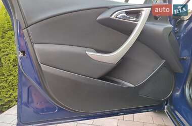 Универсал Opel Astra 2011 в 