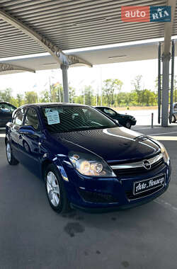 Хэтчбек Opel Astra 2012 в 