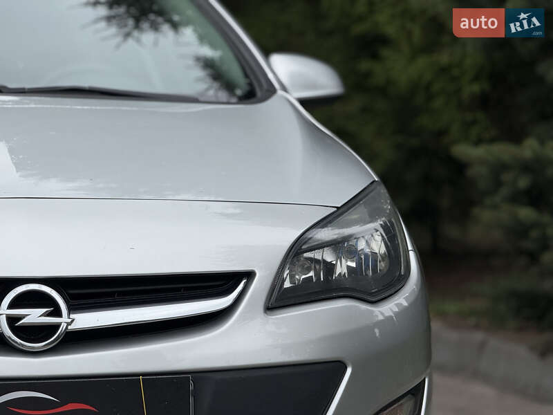 Универсал Opel Astra 2015 в Тернополе