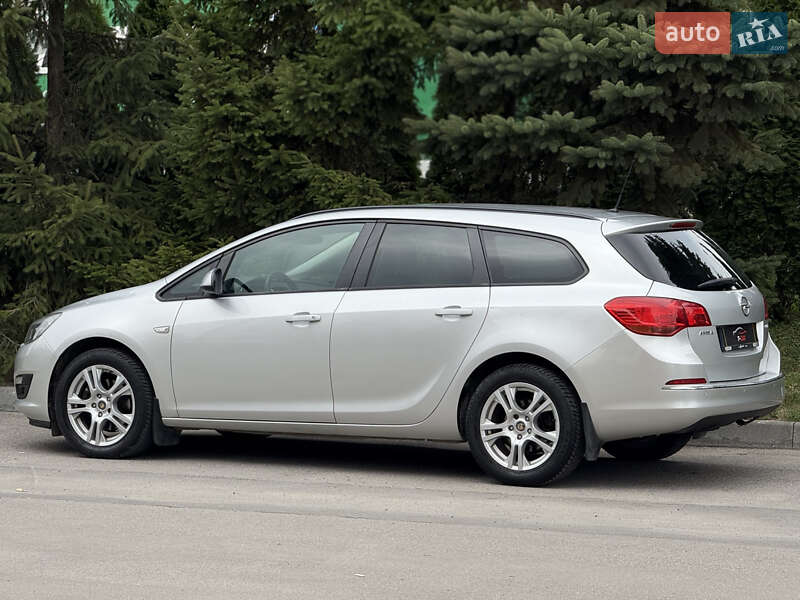 Универсал Opel Astra 2015 в Тернополе