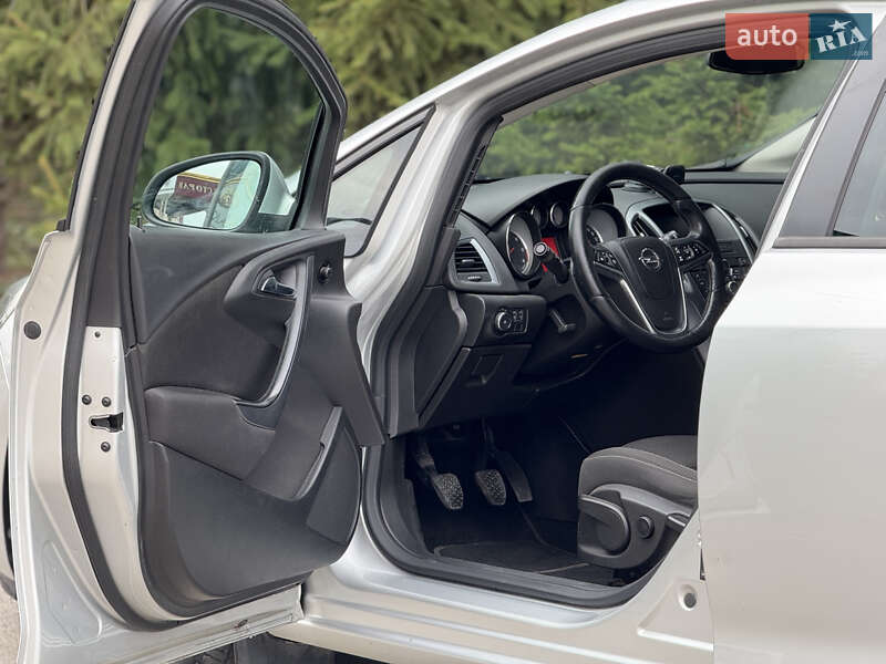 Универсал Opel Astra 2015 в Тернополе