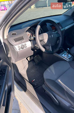 Хетчбек Opel Astra 2005 в 