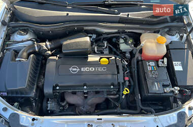 Хетчбек Opel Astra 2005 в 