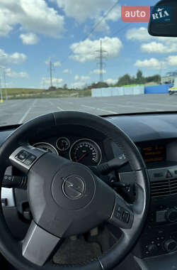 Универсал Opel Astra 2006 в 