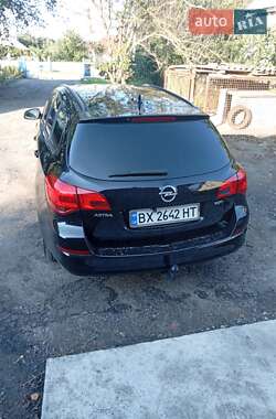 Универсал Opel Astra 2011 в 