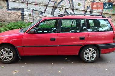 Универсал Opel Astra 1996 в 