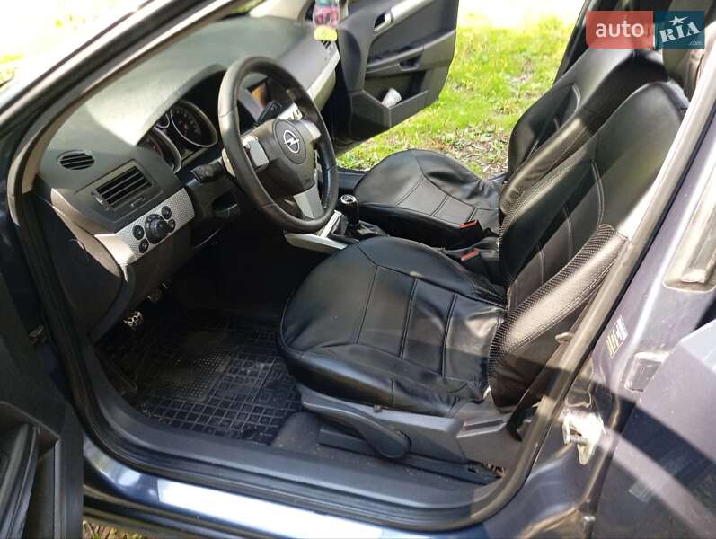 Універсал Opel Astra 2006 в Новгород-Сіверському