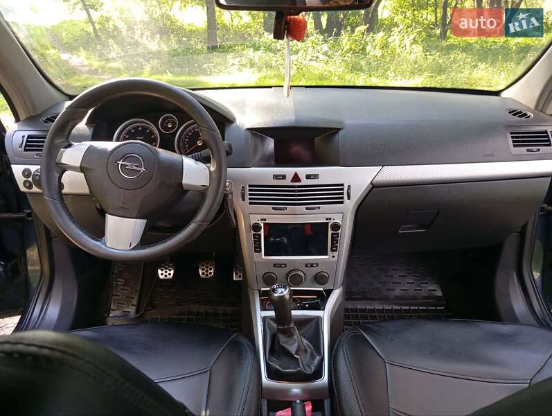 Універсал Opel Astra 2006 в Новгород-Сіверському