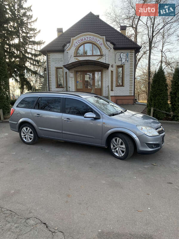 Универсал Opel Astra 2008 в Бобровице