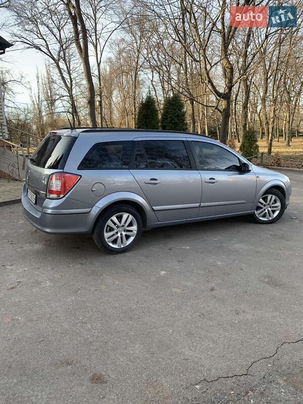 Универсал Opel Astra 2008 в Бобровице