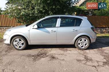 Хэтчбек Opel Astra 2011 в Олевске