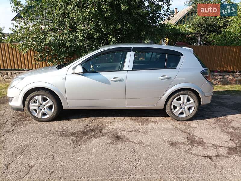 Opel Astra 2011