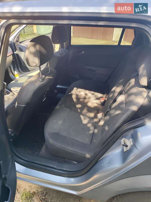 Универсал Opel Astra 2004 в Киеве