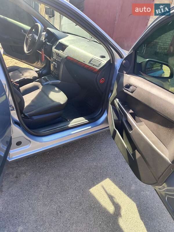 Универсал Opel Astra 2004 в Киеве