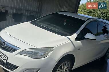 Универсал Opel Astra 2011 в Мукачево
