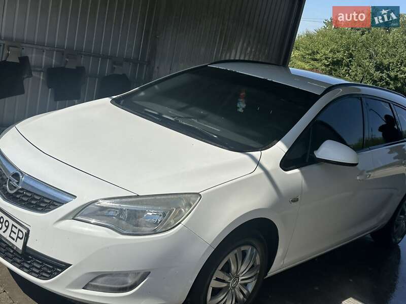 Opel Astra 2011