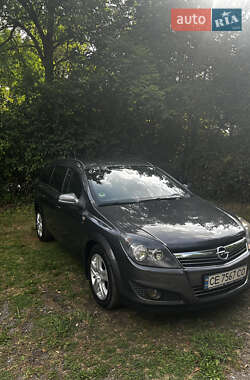 Універсал Opel Astra 2010 в Чернівцях